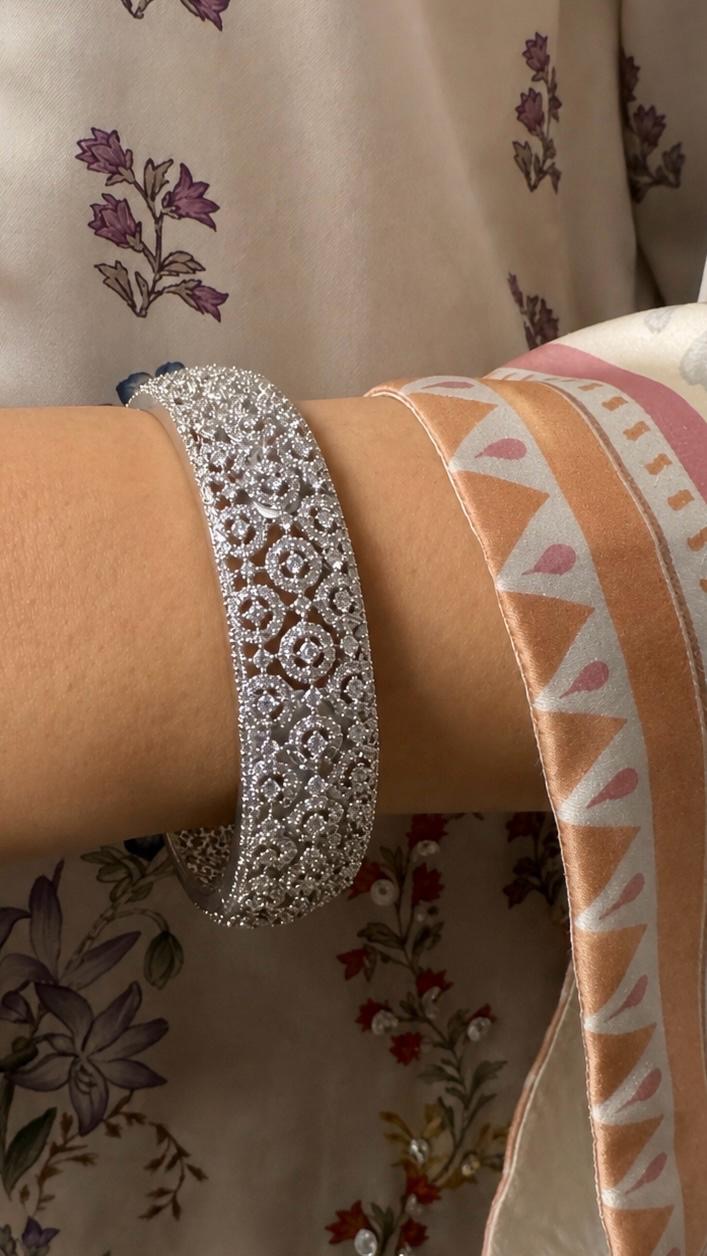Gulzar Diamond Kara